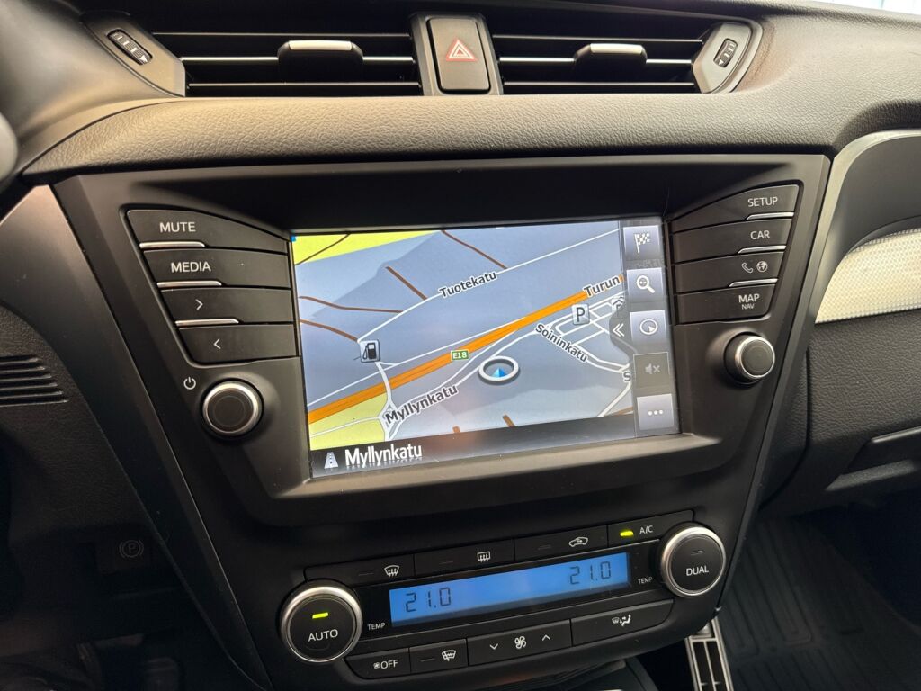 Toyota Avensis 2016 Ruskea (beige)