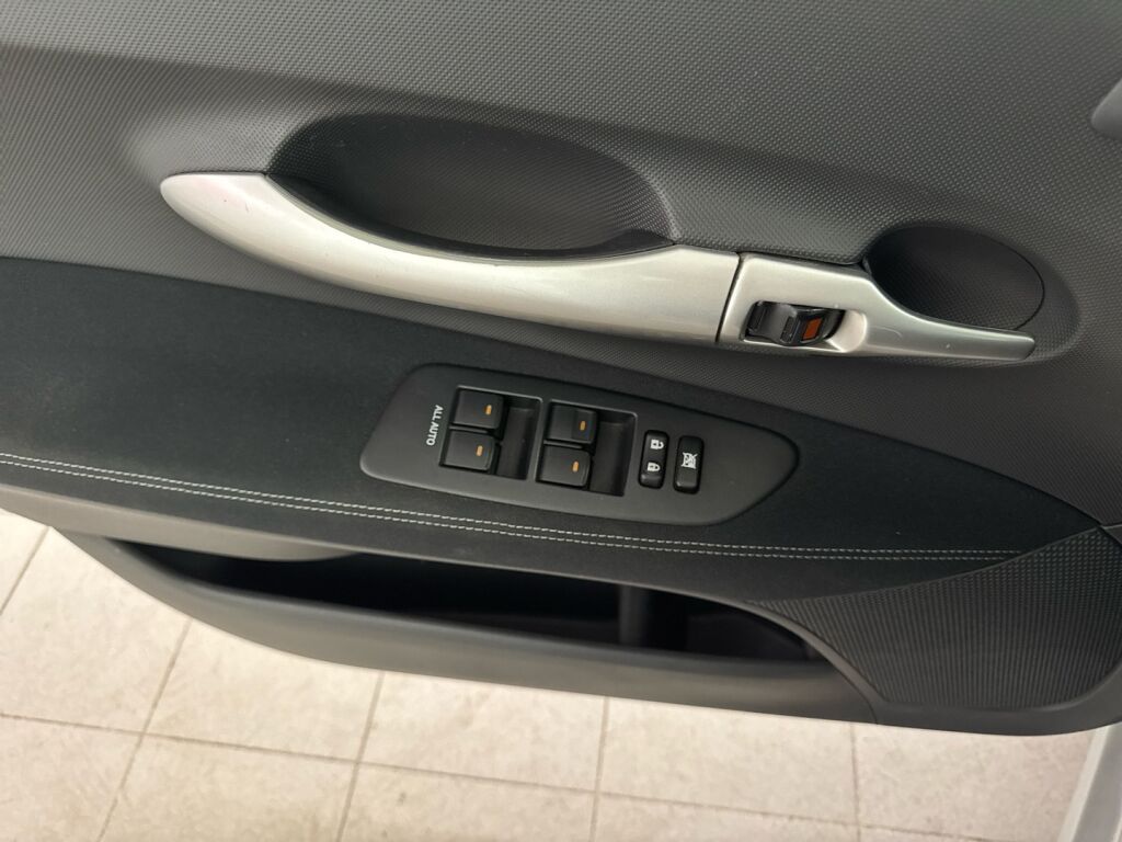 Toyota Auris 2013 Hopea