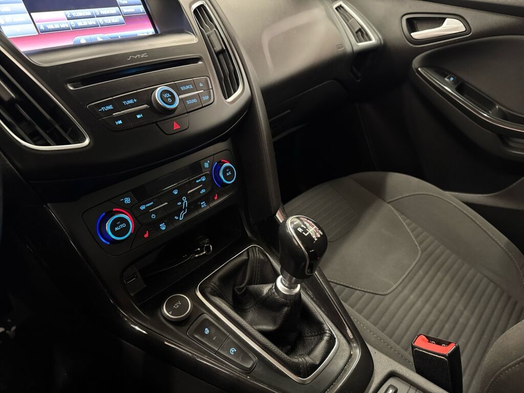 Ford Focus 2016 Sininen
