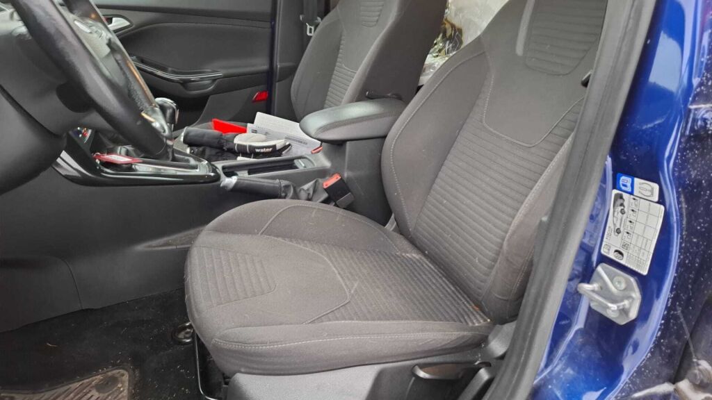 Ford Focus 2016 Sininen