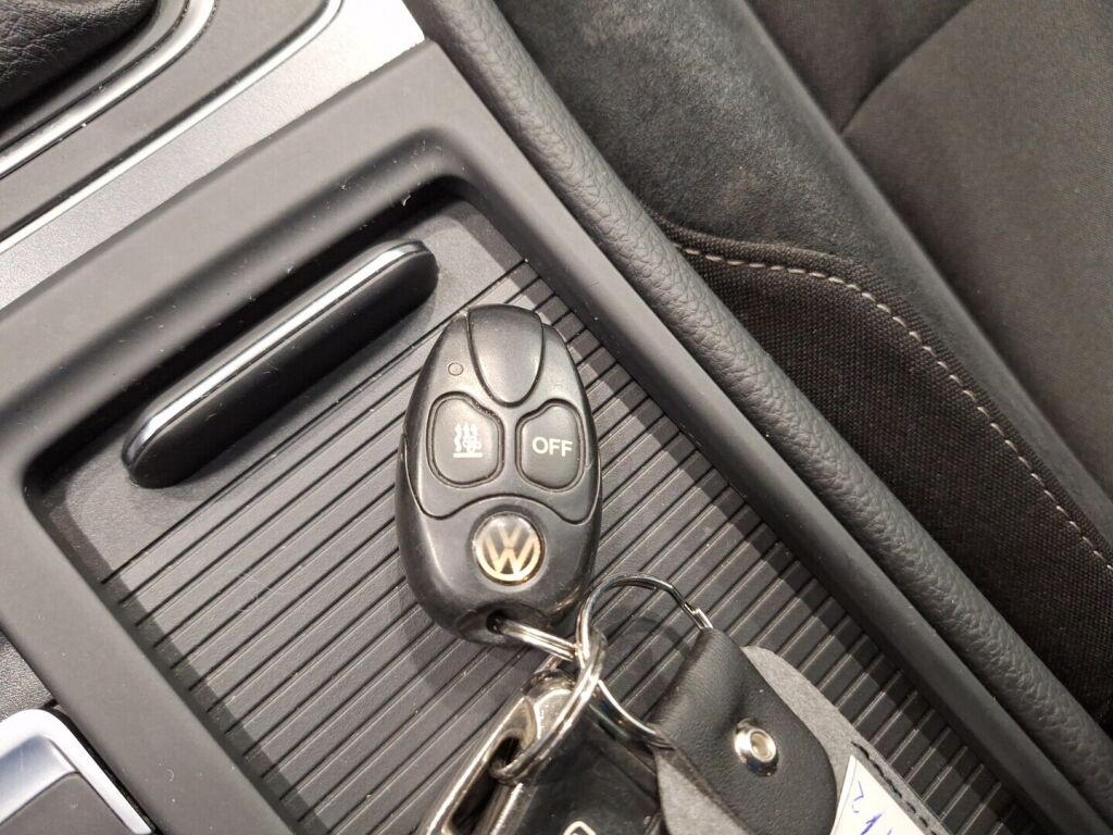 Volkswagen Golf 2016 Punainen