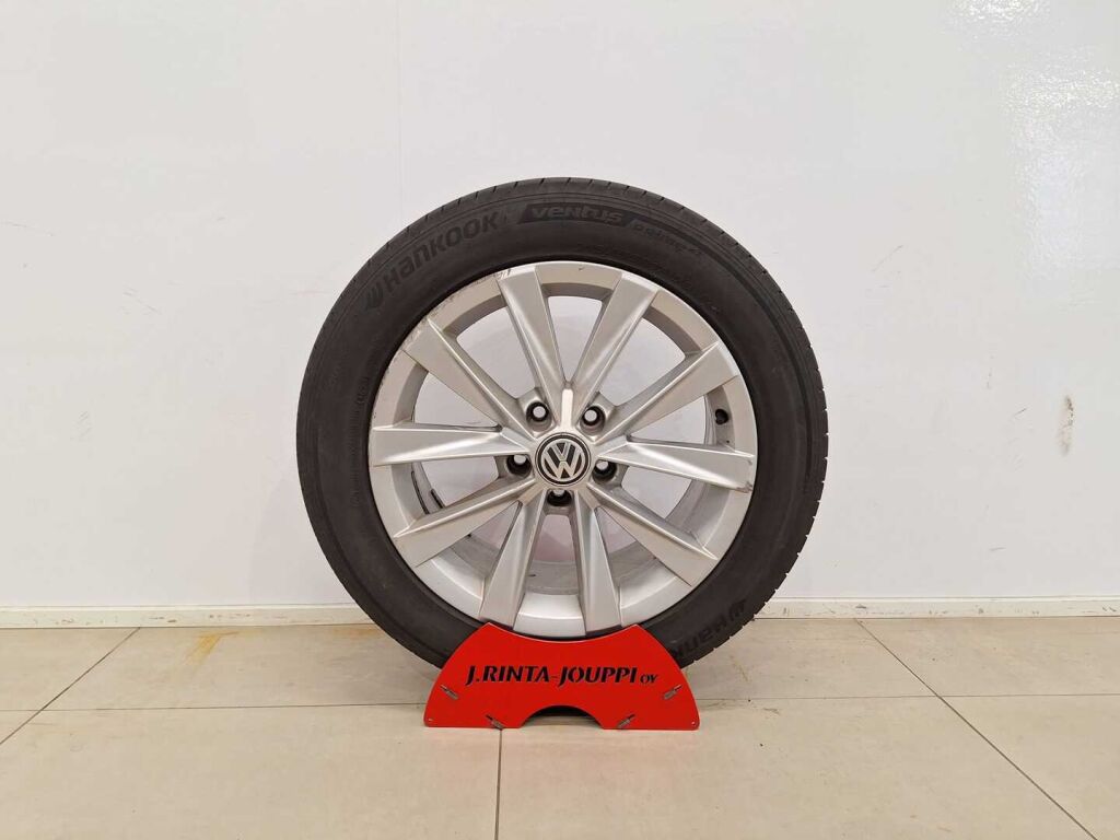 Volkswagen Golf 2016 Punainen