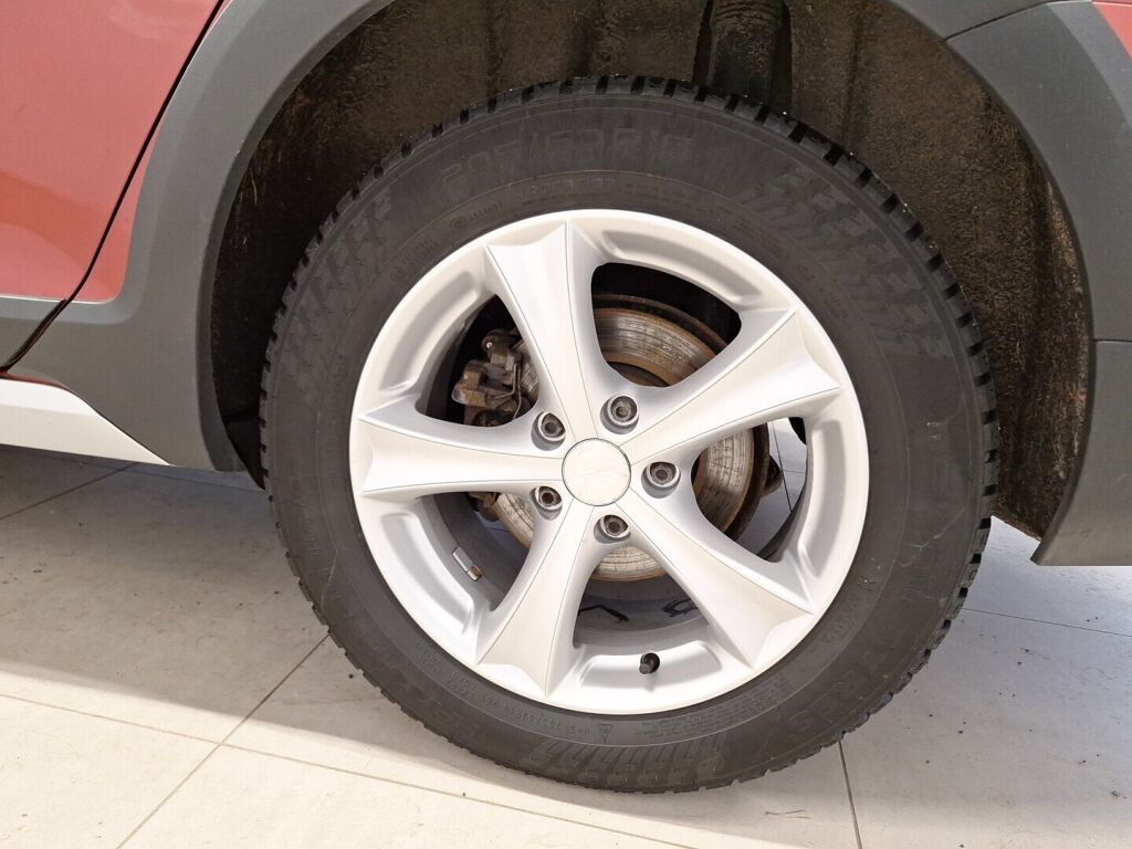 Volkswagen Golf 2016 Punainen