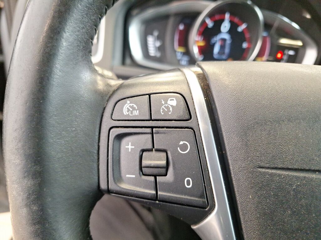 Volvo V60 Cross Country 2016 Harmaa