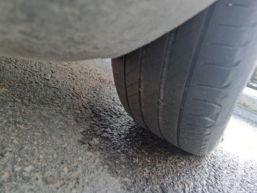 Volvo V40 2016 Musta