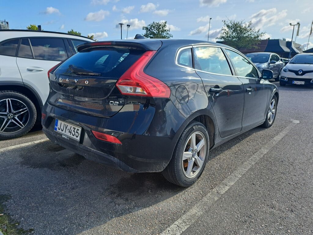 Volvo V40 2016 Musta