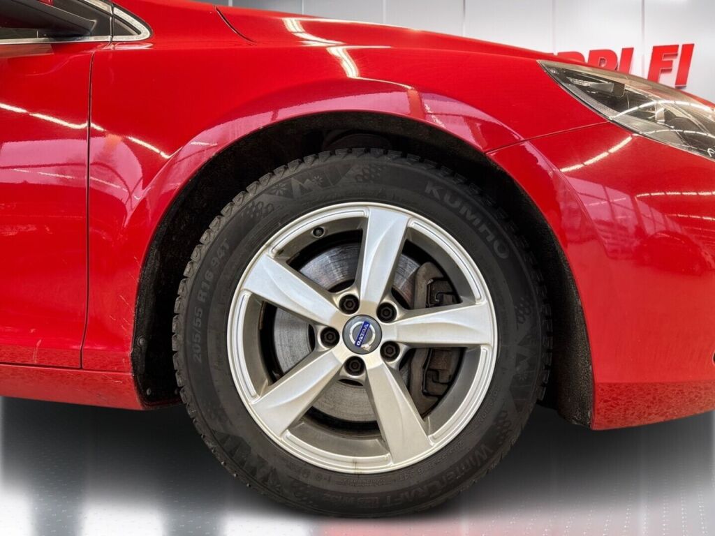 Volvo V40 2016 Punainen