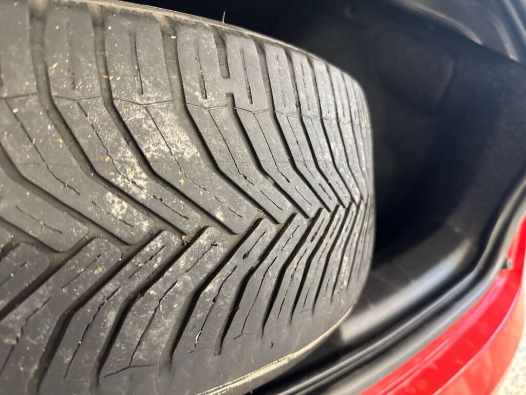 Volvo V40 2016 Punainen