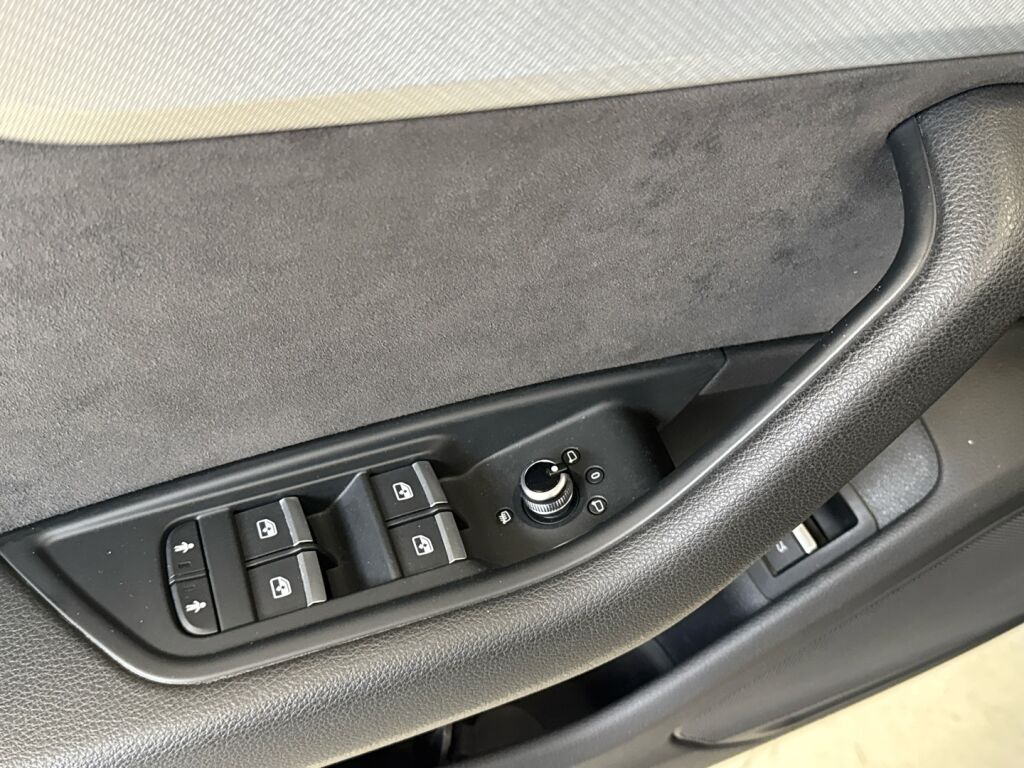 Audi A4 2016 Sininen