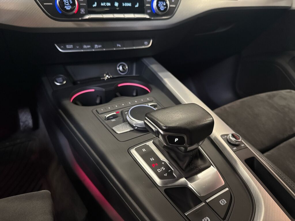 Audi A4 2016 Sininen
