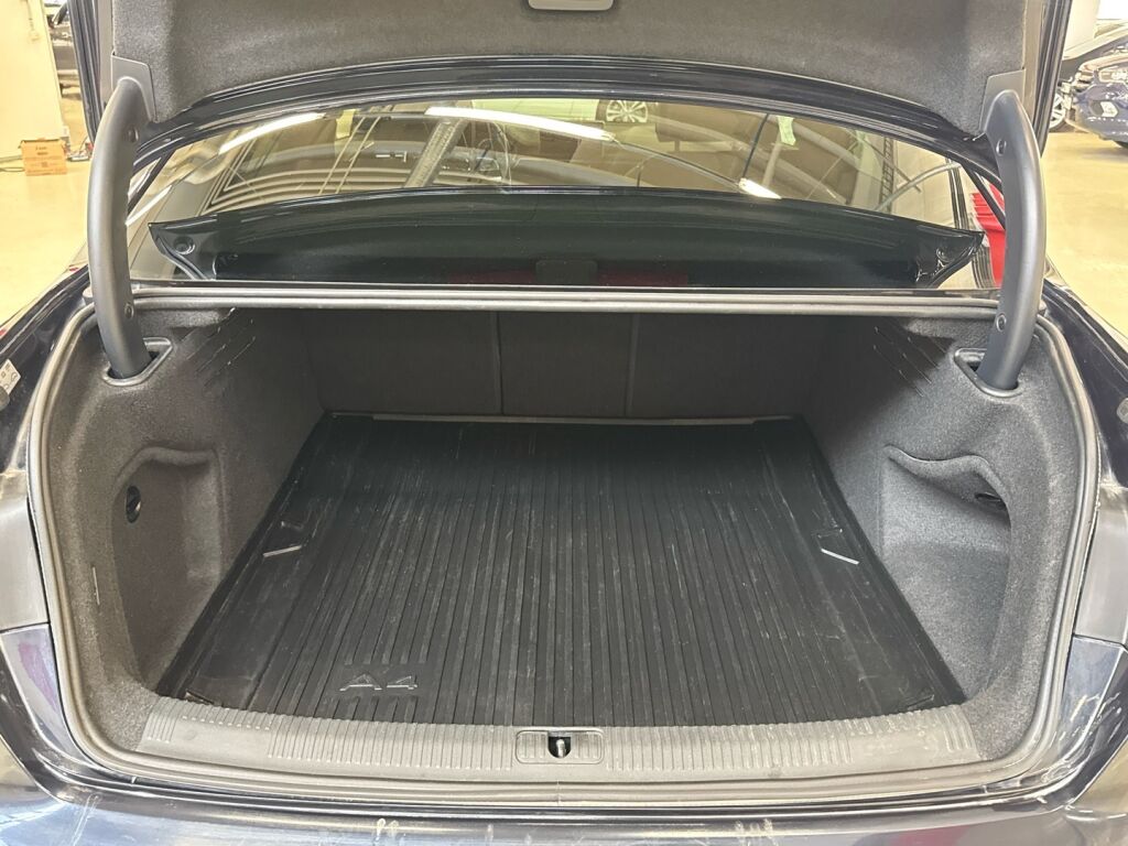 Audi A4 2016 Sininen