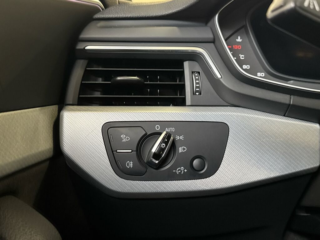 Audi A4 2016 Sininen