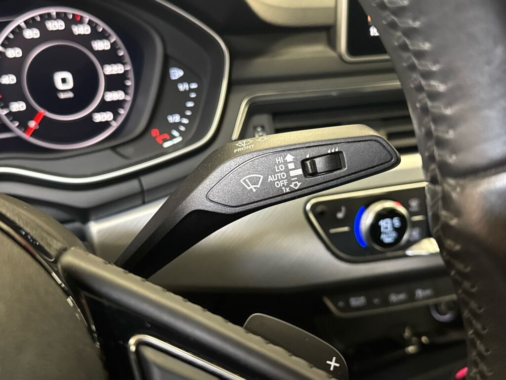 Audi A4 2016 Sininen