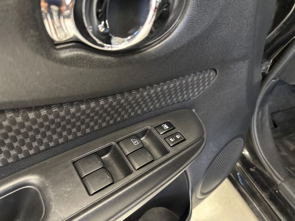 Nissan Note 2016 Musta