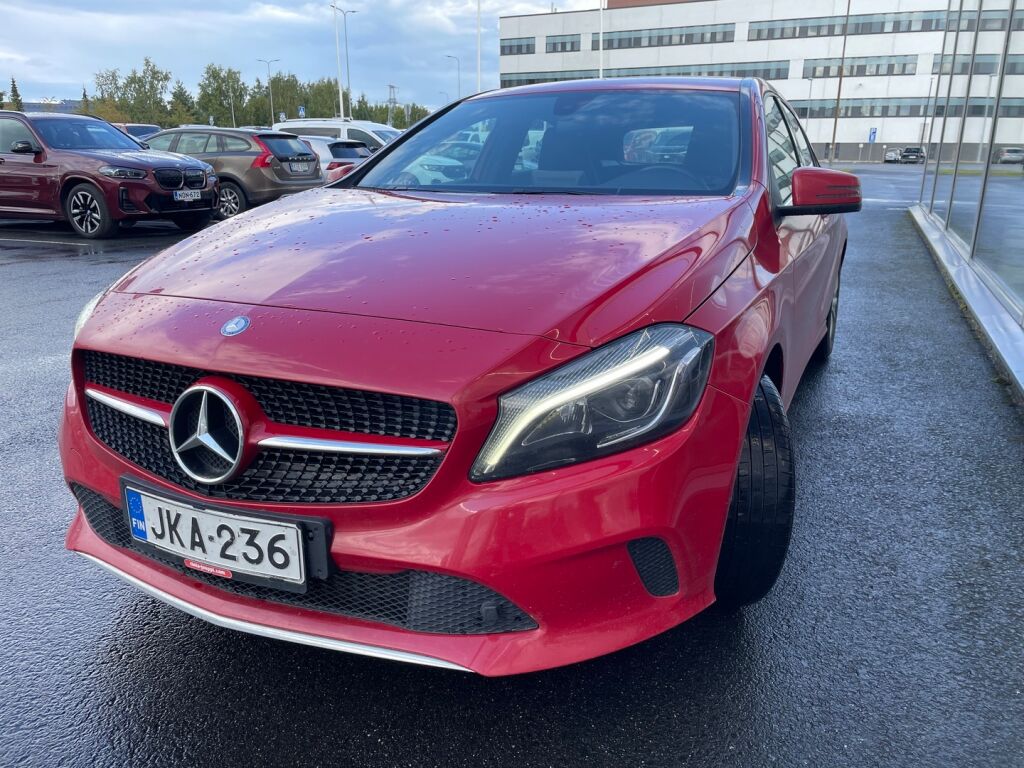 Mercedes-Benz A 2016 Punainen