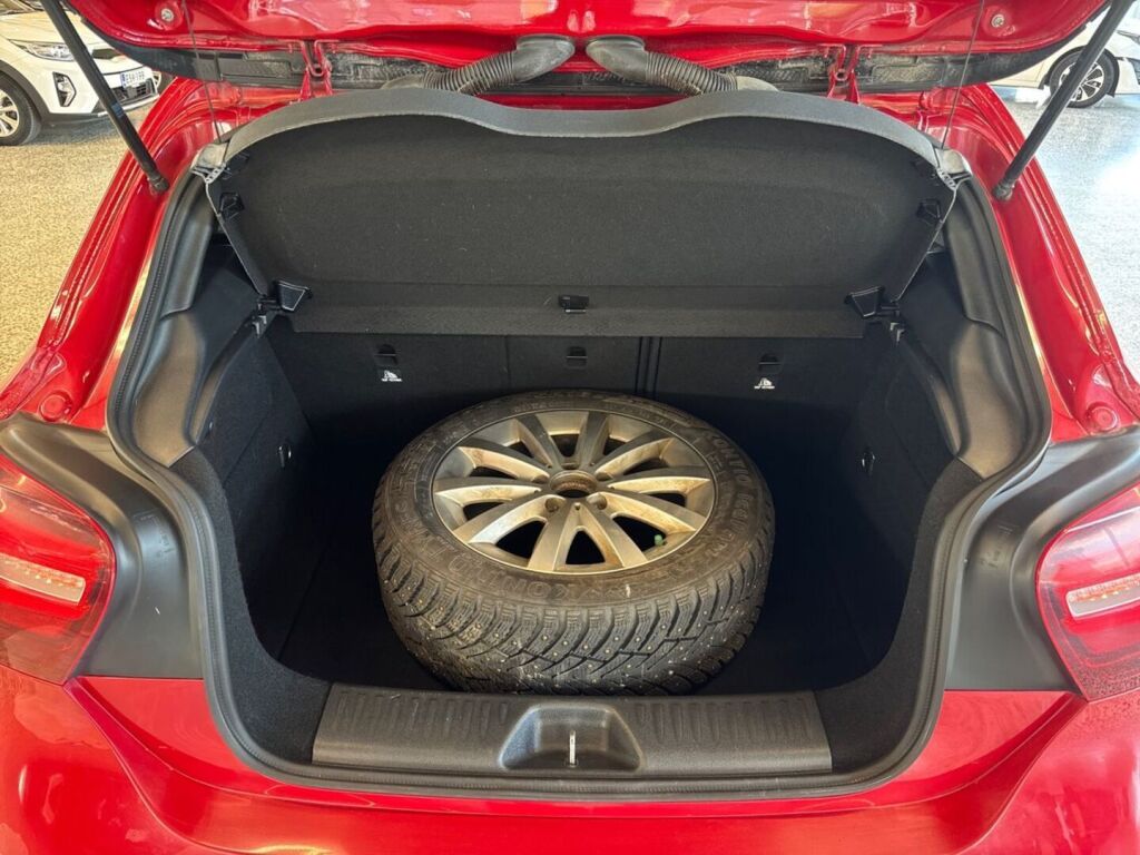 Mercedes-Benz A 2016 Punainen