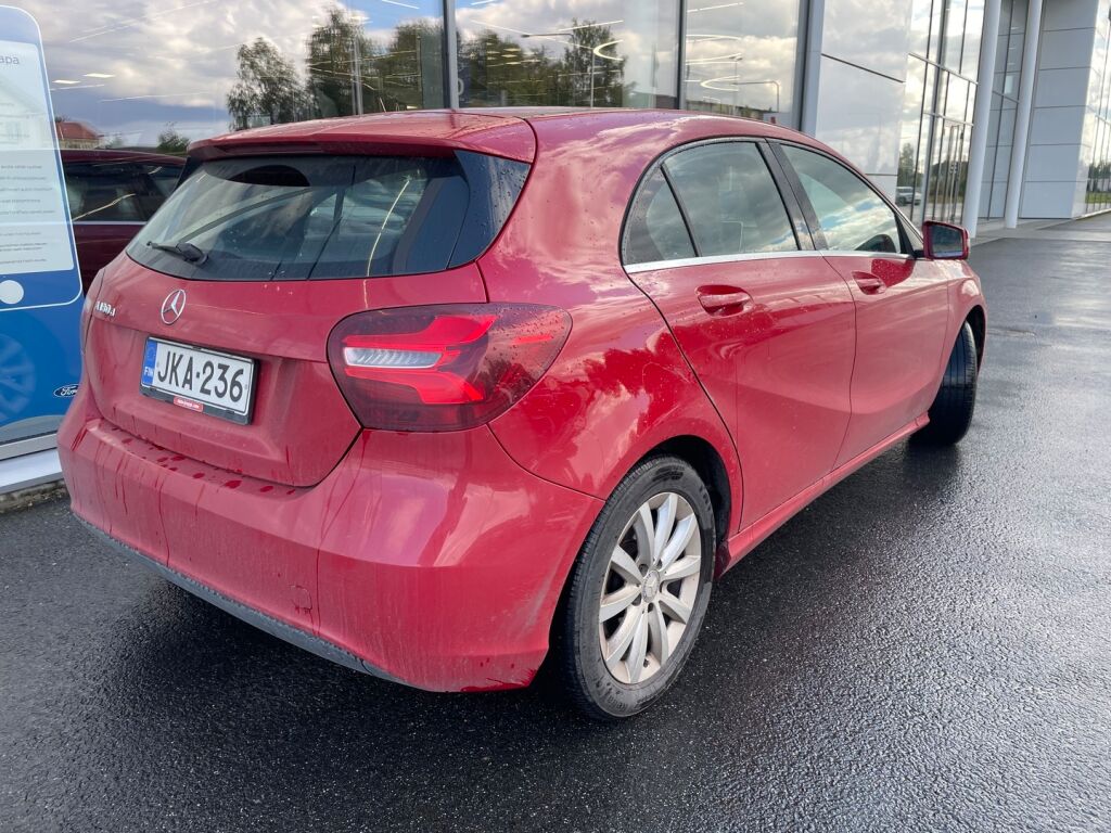 Mercedes-Benz A 2016 Punainen