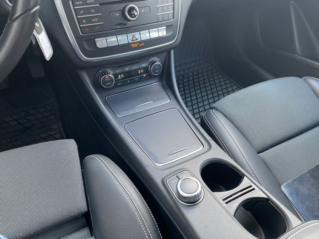 Mercedes-Benz A 2016 Punainen