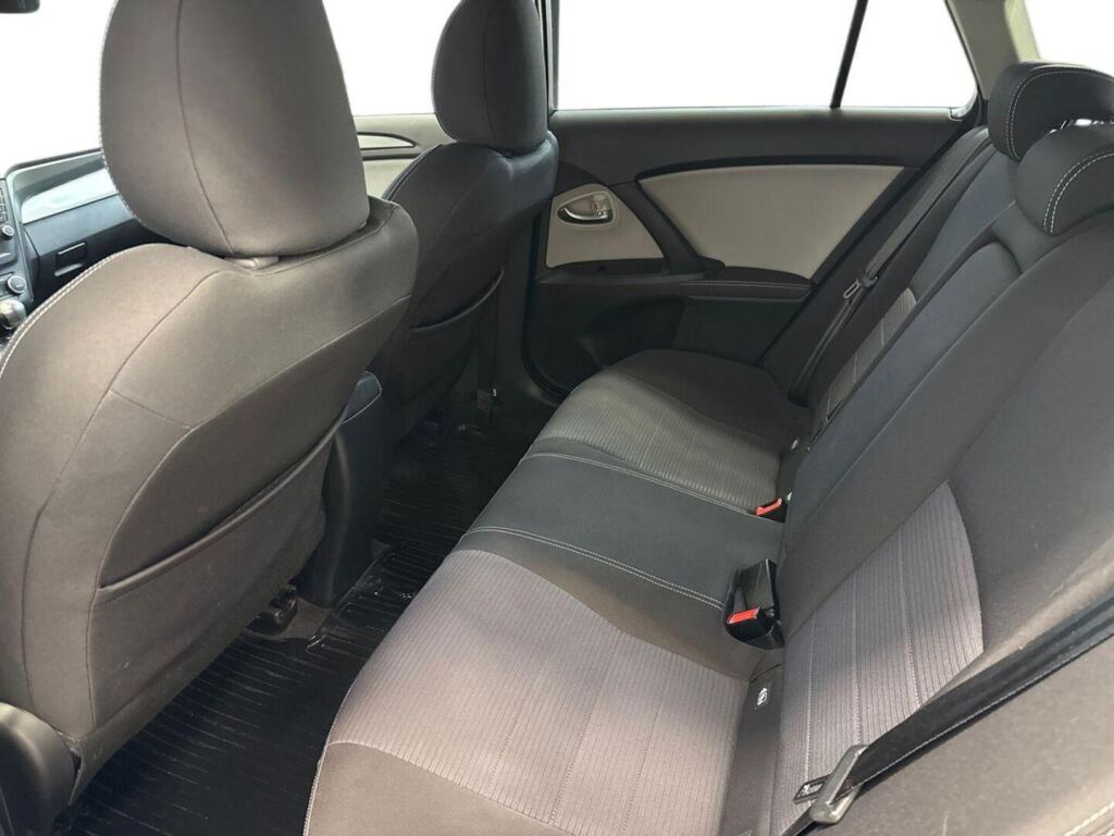 Toyota Avensis 2016 Harmaa