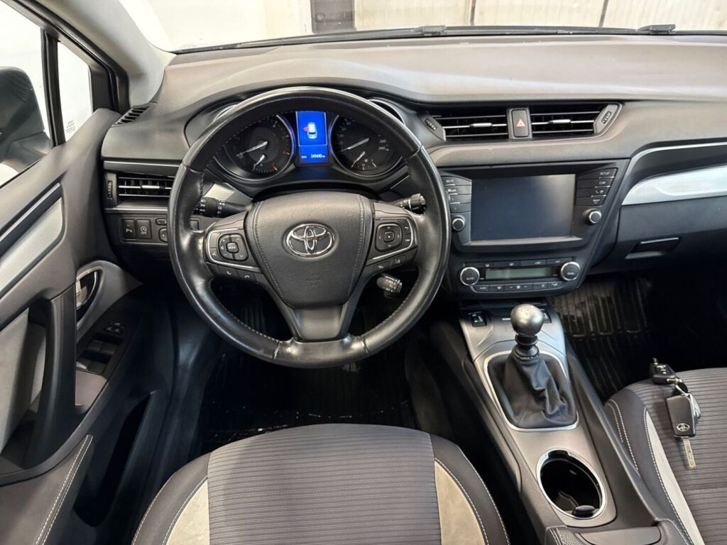 Toyota Avensis 2016 Harmaa