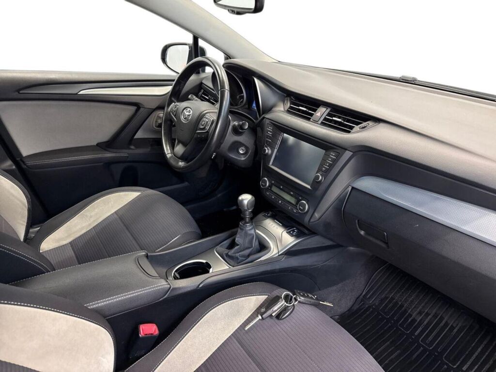 Toyota Avensis 2016 Harmaa