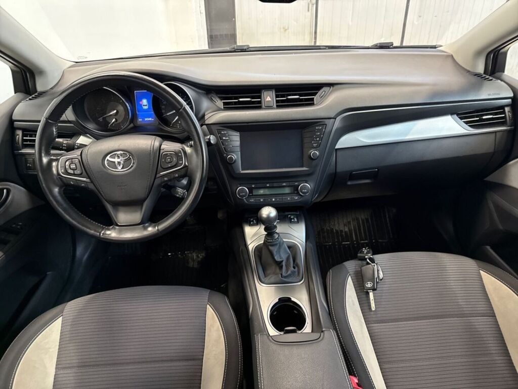 Toyota Avensis 2016 Harmaa