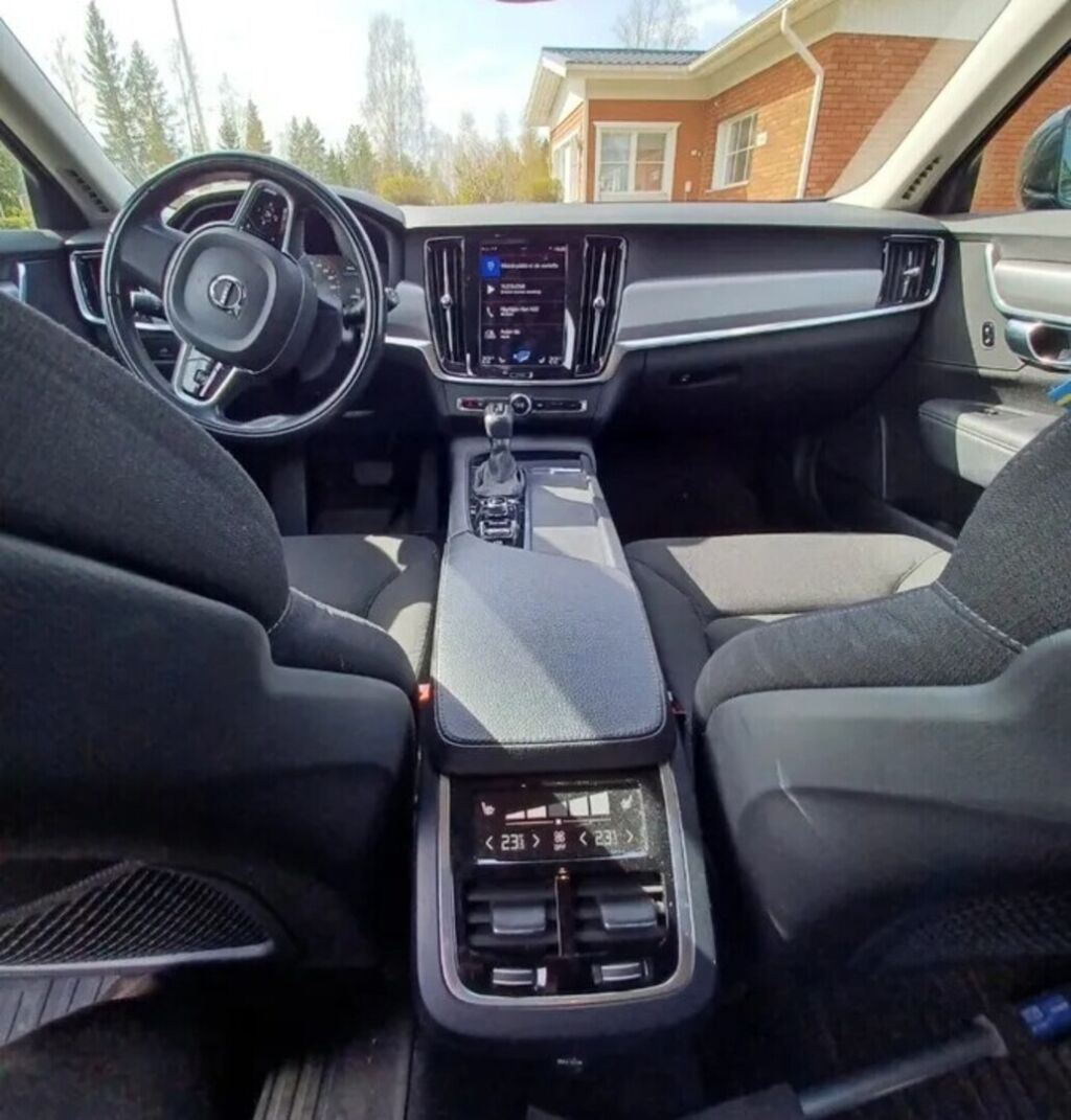 Volvo V90 2017 Musta