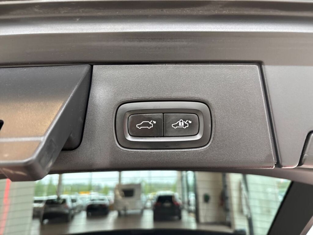 Volvo V90 2017 Musta