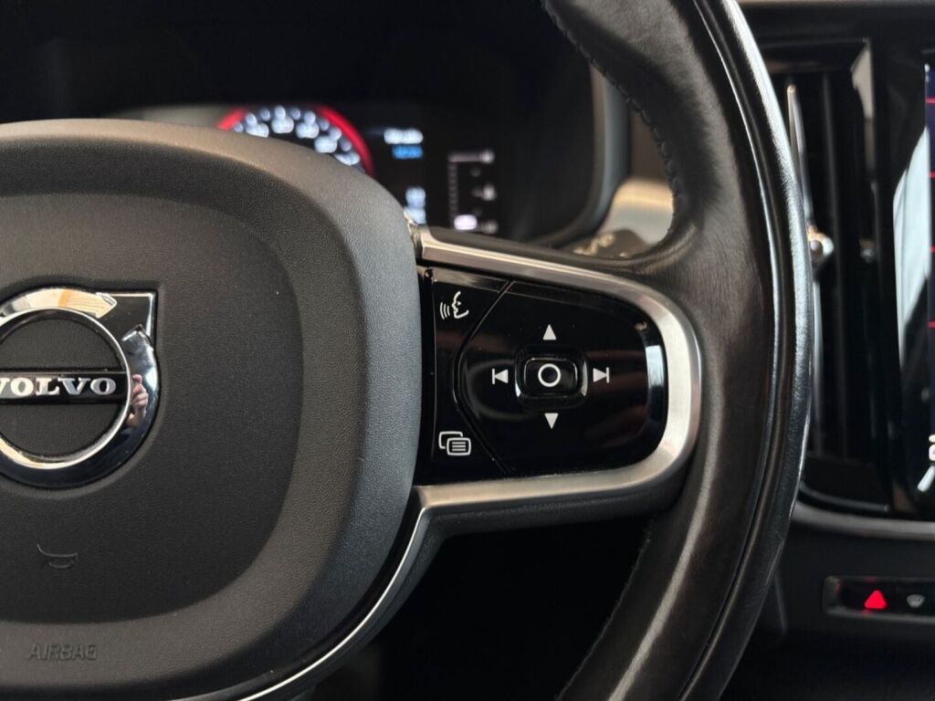 Volvo V90 2017 Musta