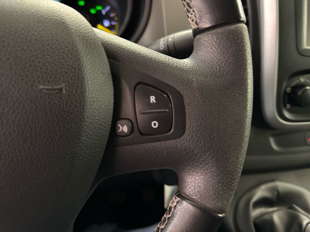 Renault Trafic 2016 Valkoinen