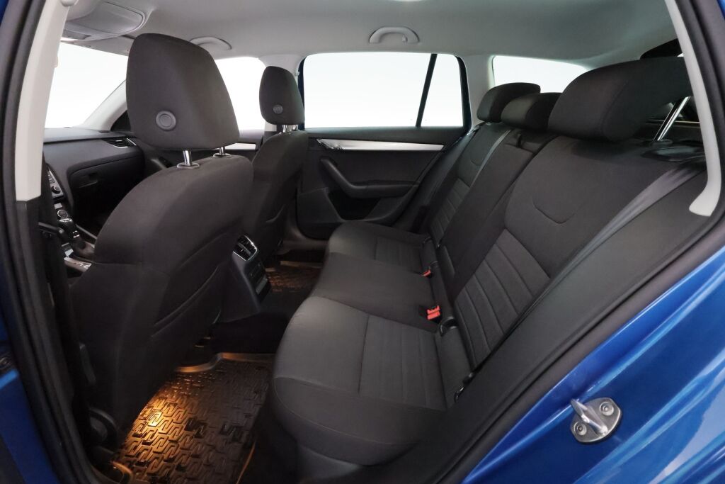 Skoda Octavia 2016 Sininen