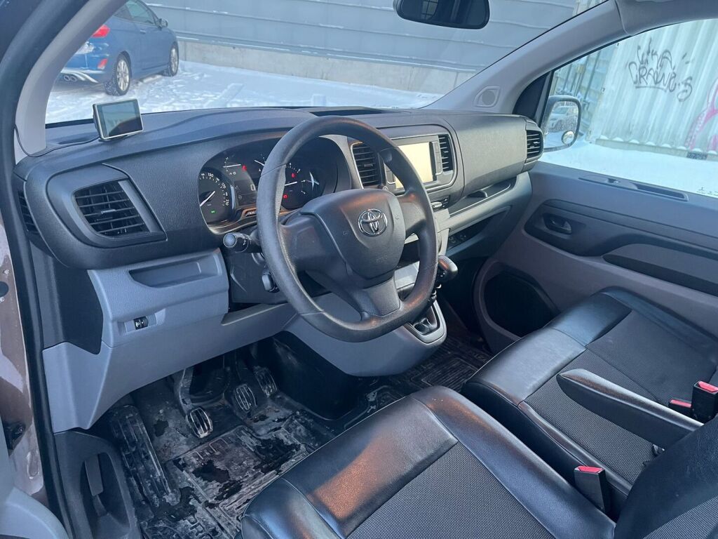 Toyota Proace 2017 Ruskea (beige)