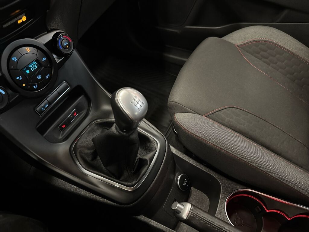 Ford Fiesta 2016 Valkoinen
