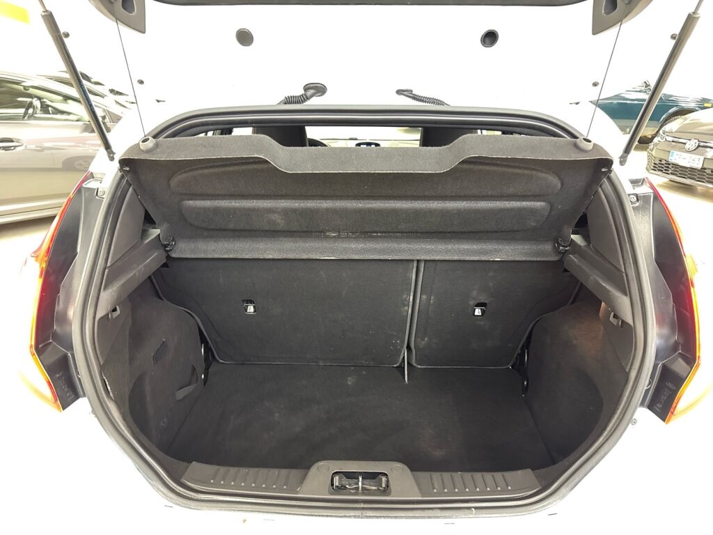 Ford Fiesta 2016 Valkoinen