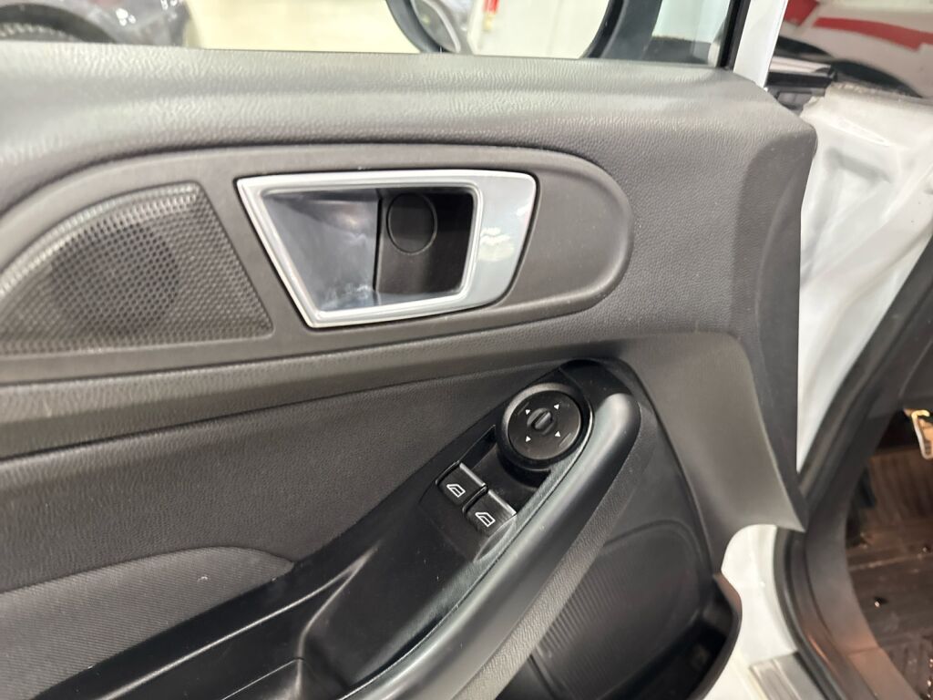 Ford Fiesta 2016 Valkoinen