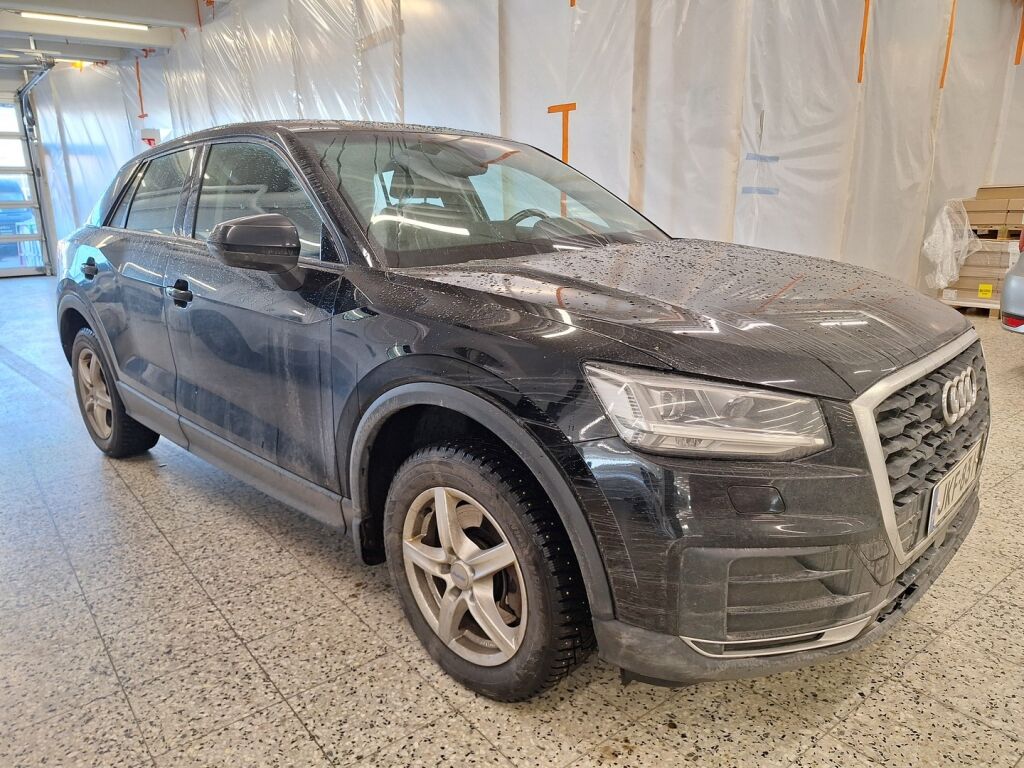 Audi Q2 2016 Musta