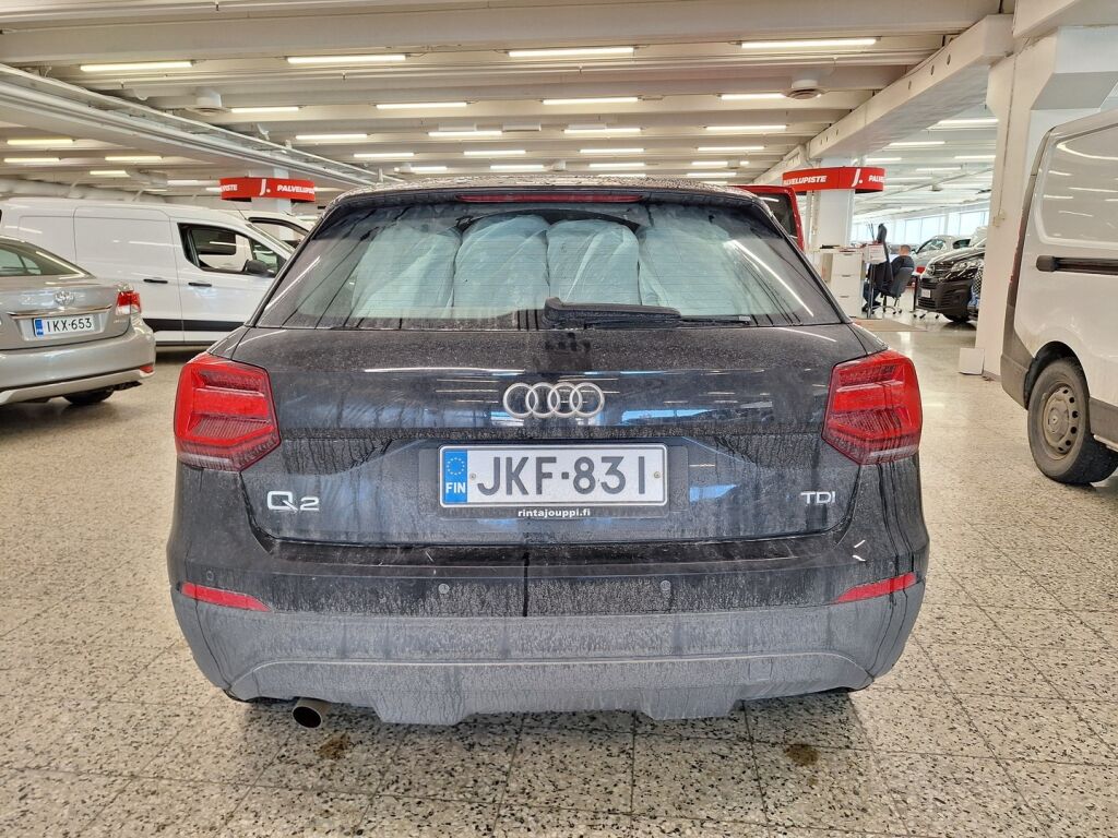 Audi Q2 2016 Musta