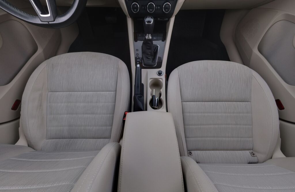 Skoda Octavia 2016 Punainen