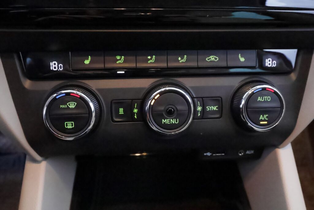 Skoda Octavia 2016 Punainen