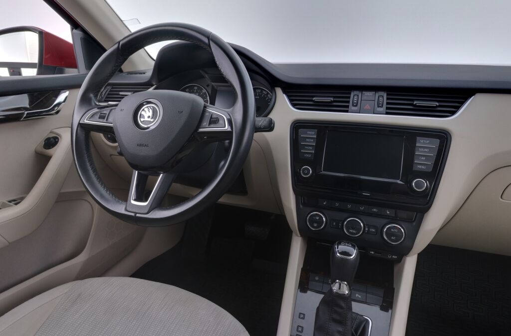 Skoda Octavia 2016 Punainen