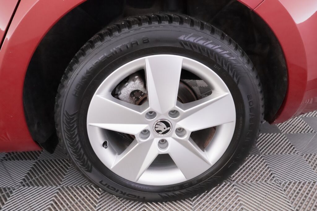 Skoda Octavia 2016 Punainen