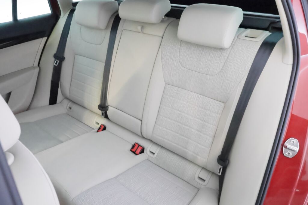 Skoda Octavia 2016 Punainen