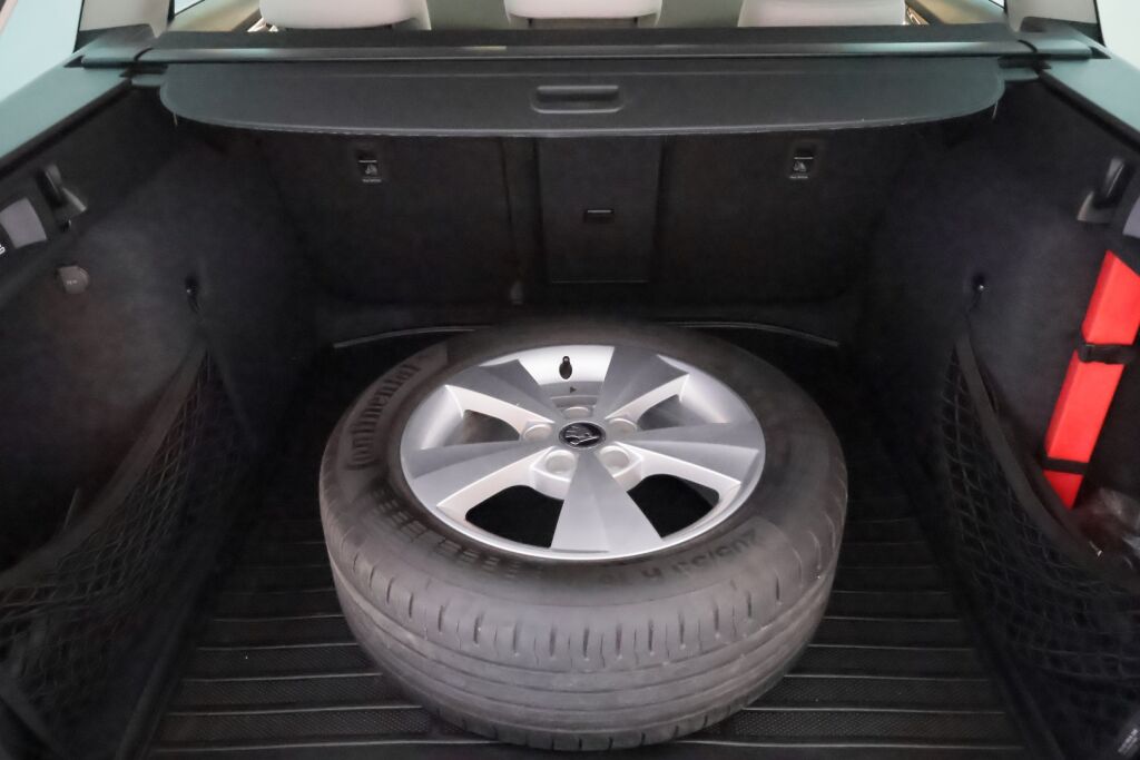 Skoda Octavia 2016 Punainen