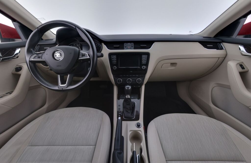 Skoda Octavia 2016 Punainen