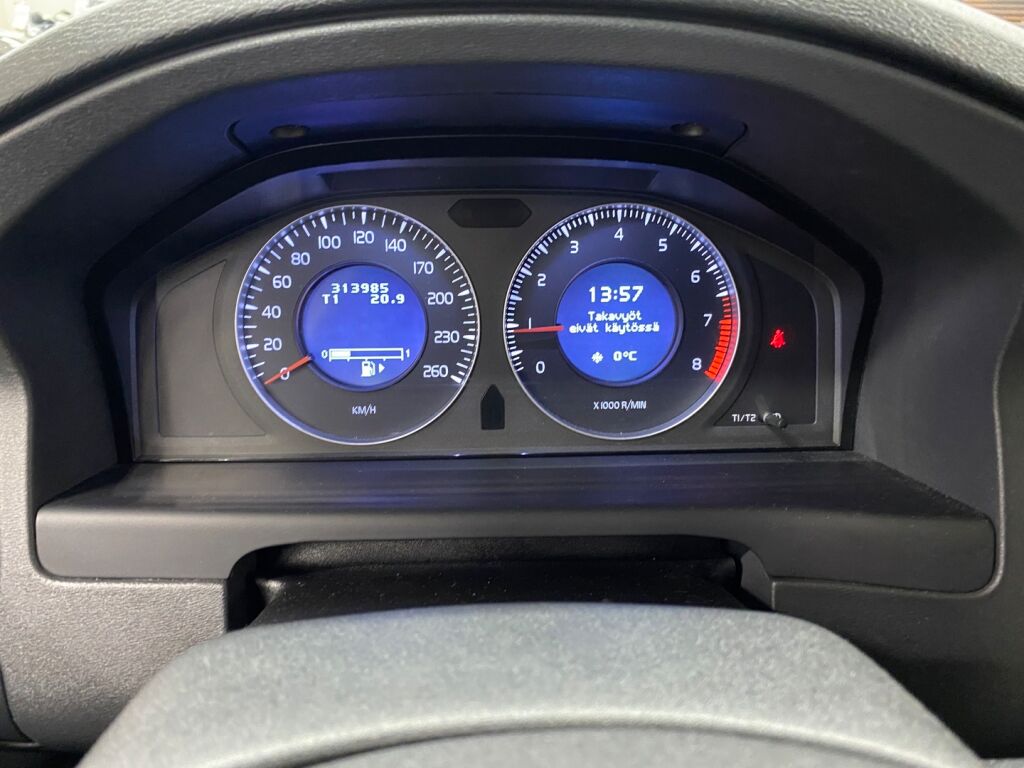 Volvo V70 2009 Musta