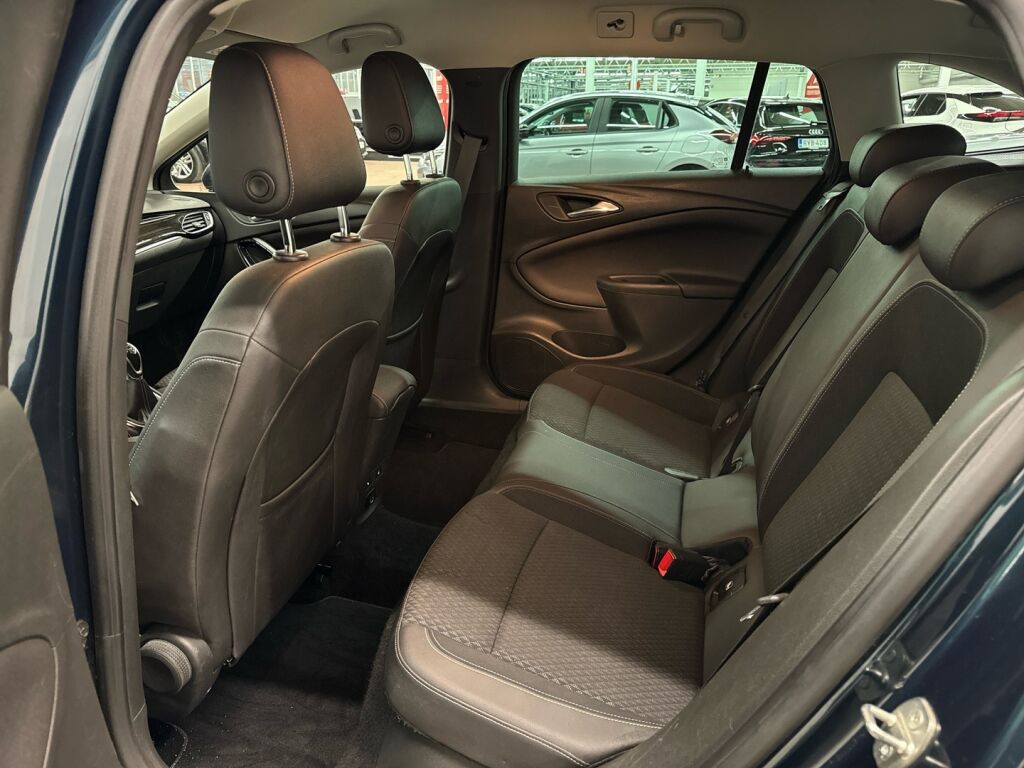 Opel Astra 2017 Vihreä