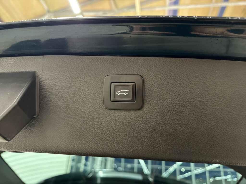 Opel Astra 2017 Vihreä