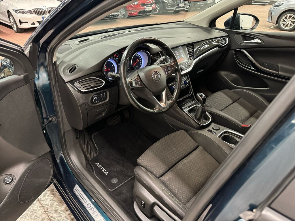 Opel Astra 2017 Vihreä