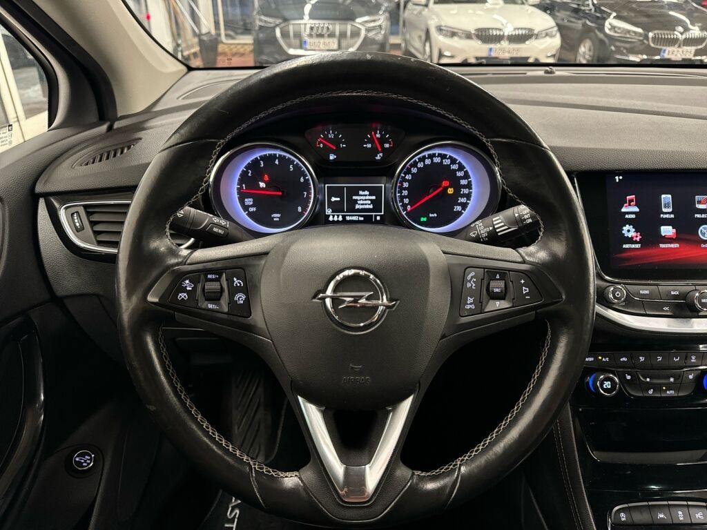 Opel Astra 2017 Vihreä