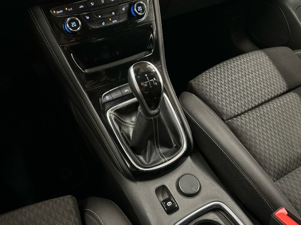 Opel Astra 2017 Vihreä